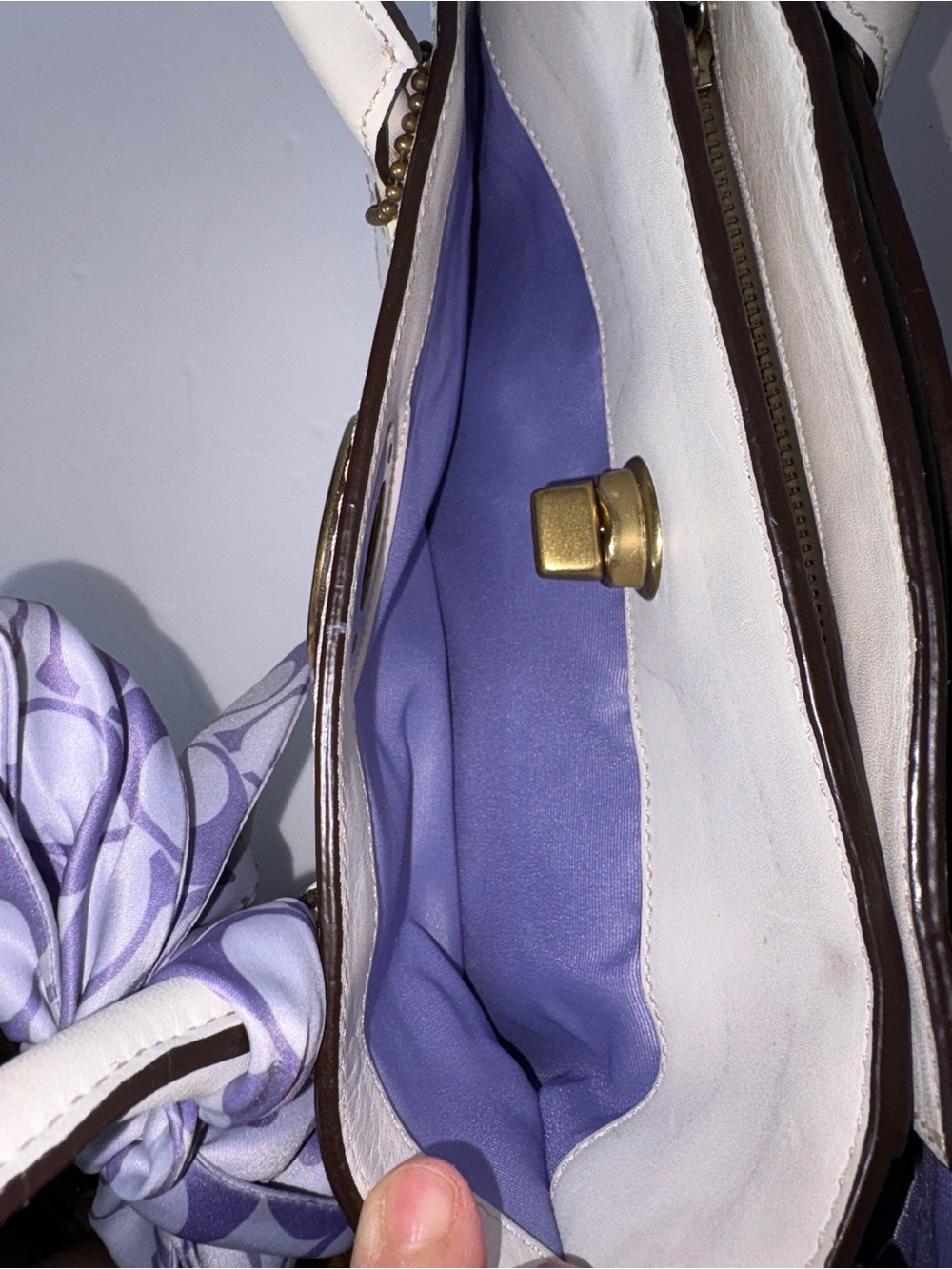 Coach White Leather Shoulder Bag with Lavender Bow - Picture 6 of 11